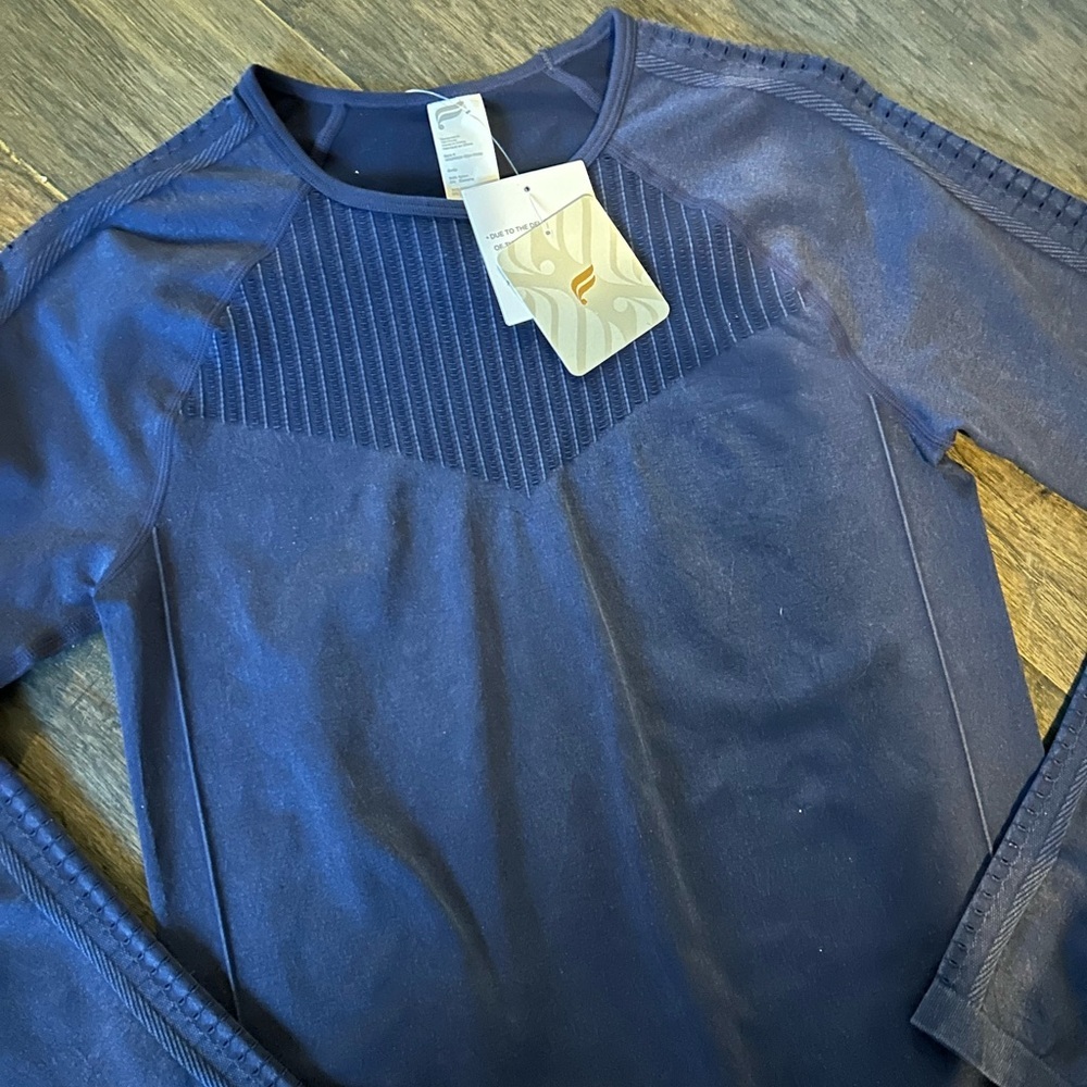 NWT Fabletics Sync Seamless Long Sleeve Top | Size S | Navy Blue - Picture 3 of 8